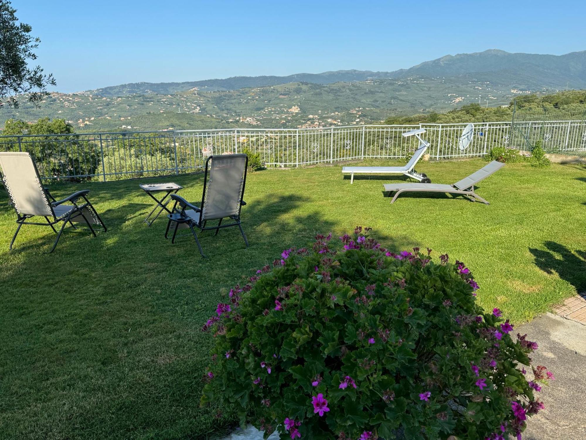 Casa Vista Mare - Superb Garden And Parking Included Villa Imperia Exterior photo